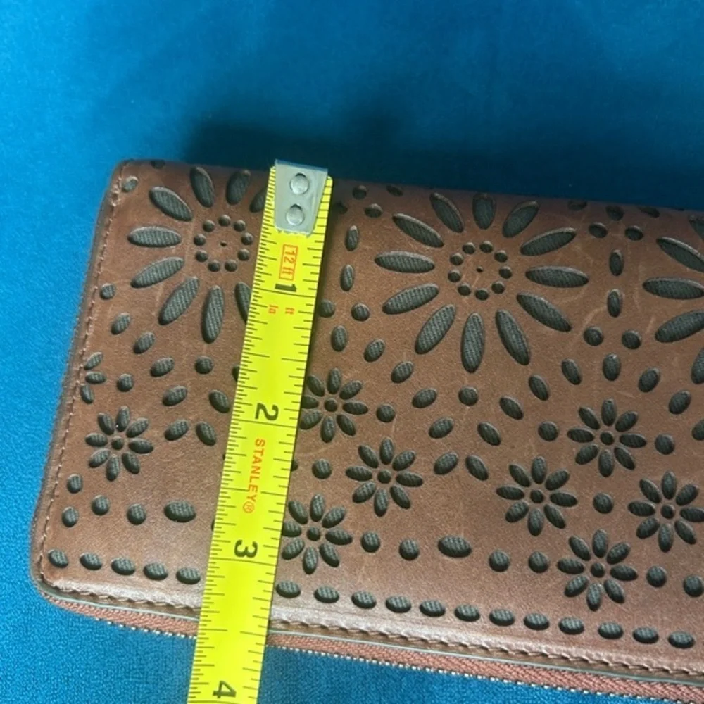 ✨NEW Leather Brown woven Floral Cutout Women's Wallet